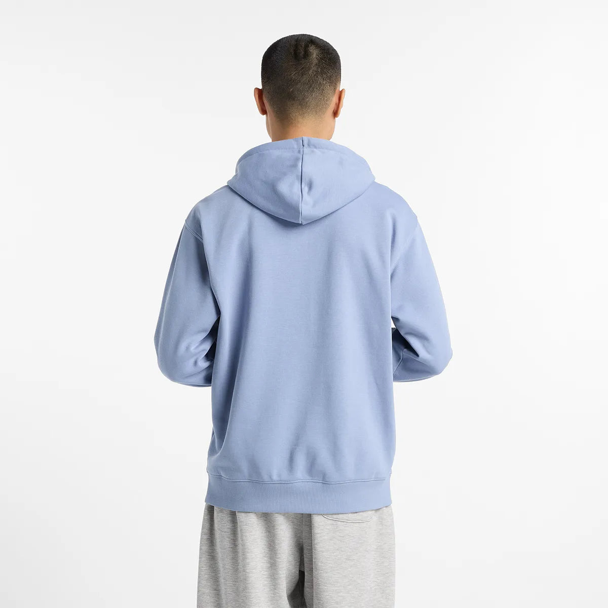 SWEAT NEW BALANCE ESSENTIAL LOGO A CAPUCHE