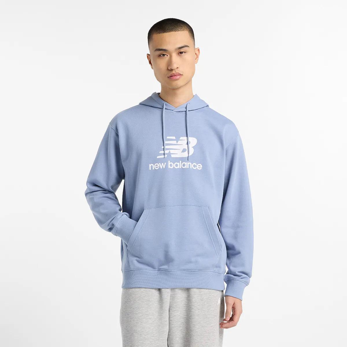 SWEAT NEW BALANCE ESSENTIAL LOGO A CAPUCHE