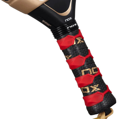 RAQUETTE DE PADEL NOX AT10 GENIUS 18K ALUM BY AGUSTIN TAPIA 2026