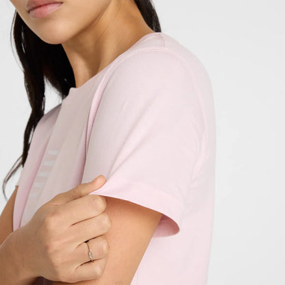 T-SHIRT NEW BALANCE FEMME ESSENTIALS JERSEY LOGO