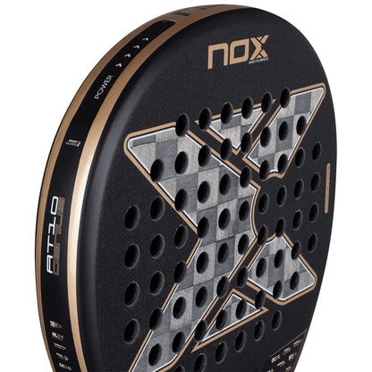 RAQUETTE DE PADEL NOX AT10 GENIUS 18K ALUM BY AGUSTIN TAPIA 2026